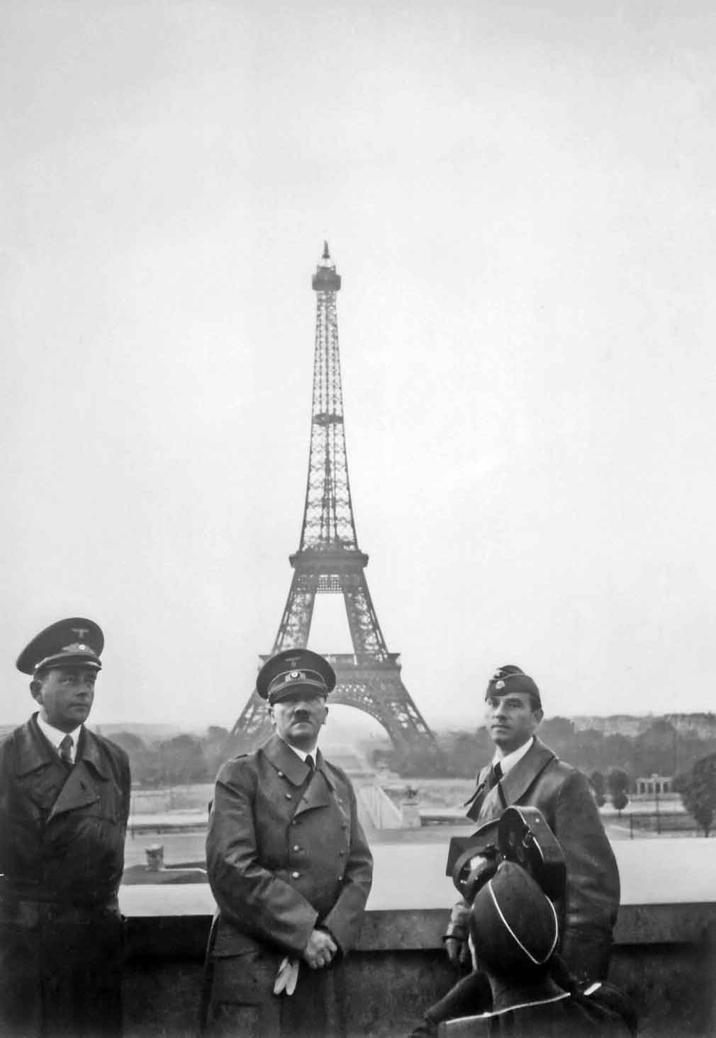 Adolf Hitler en París, 1940. Fotografía de la colección Heinrich Hoffman