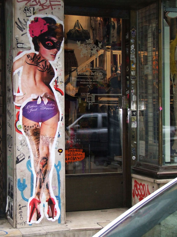 MissKK-street-art-oldskull-1