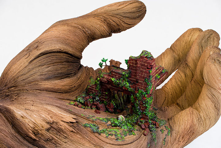 ChristopherDavidWhite-ceramic-scupltures-oldskull-4