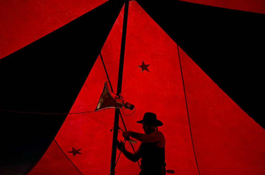 Circus-Tent-Boxers-photography-6
