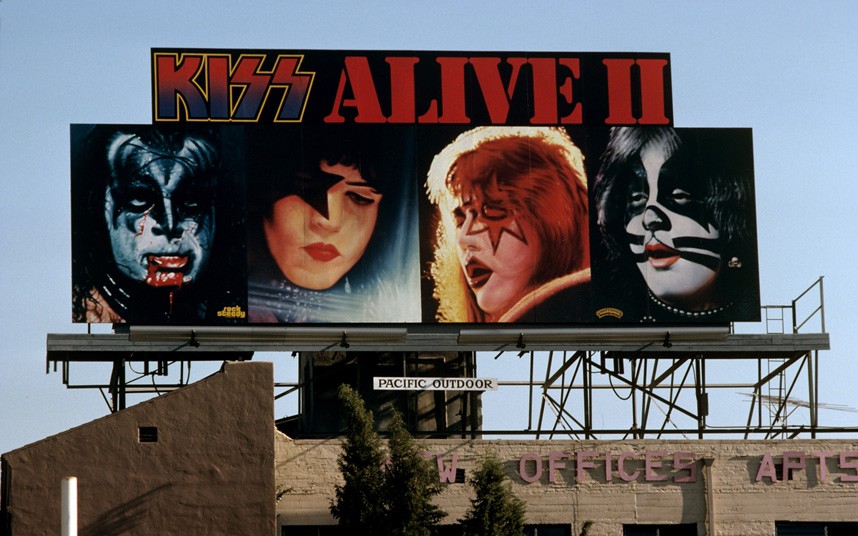 kiss-sunset strip