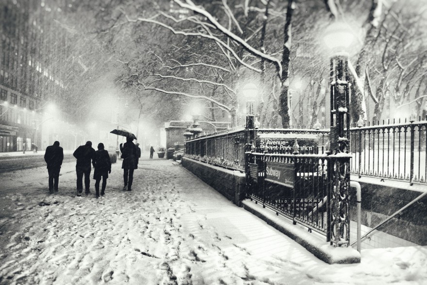 New York City - Winter - Snow Falls on 5th Avenue