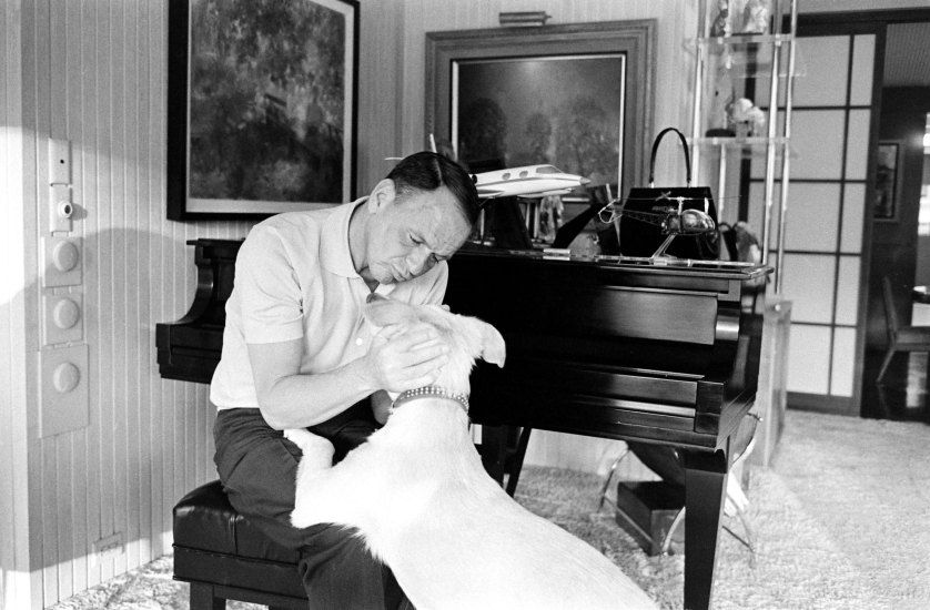 Frank sinatra con su perro