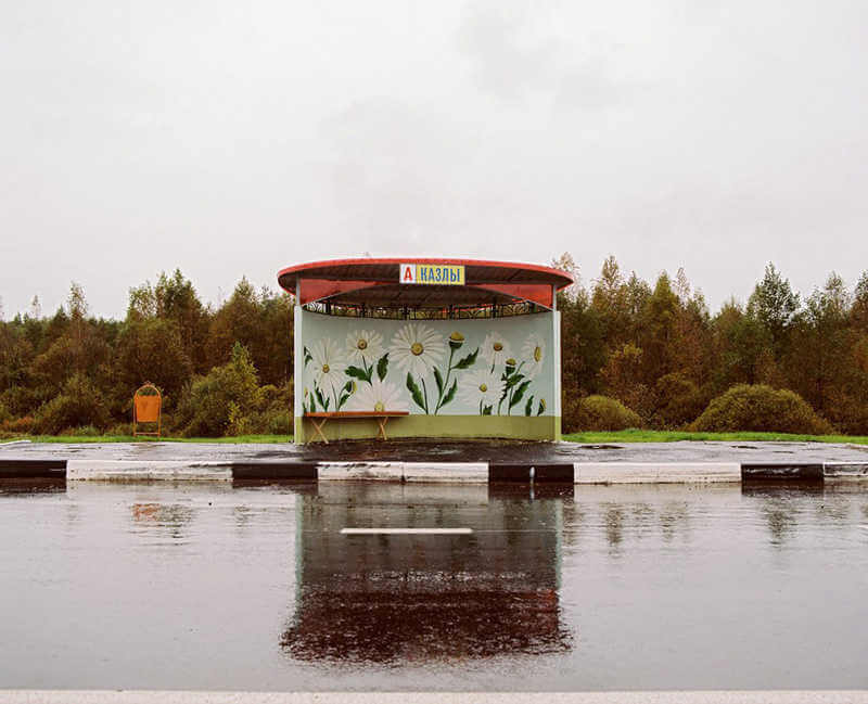 belarus-painting-bus-stops-oldskull-6