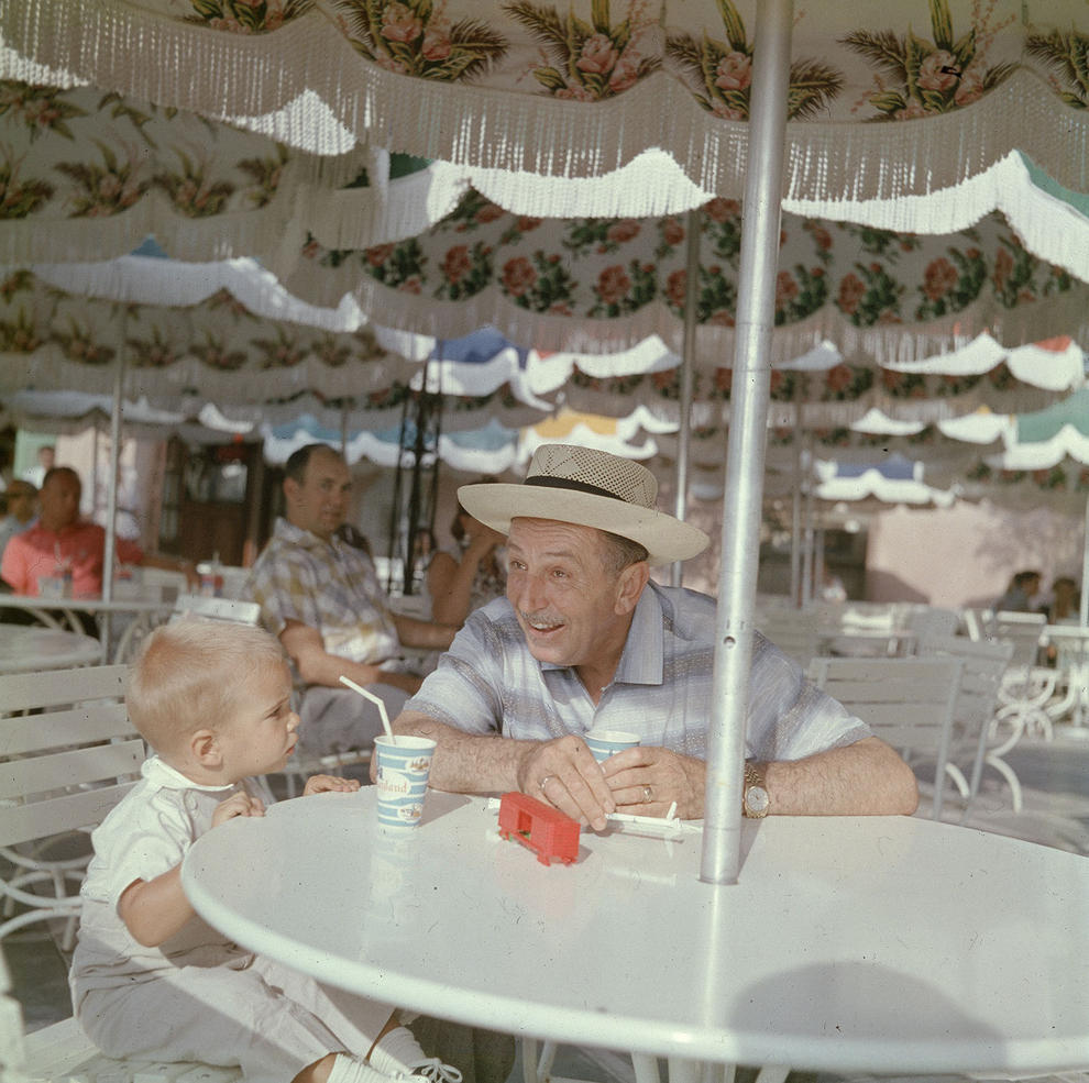 Disneyland photography in 1955 (11)