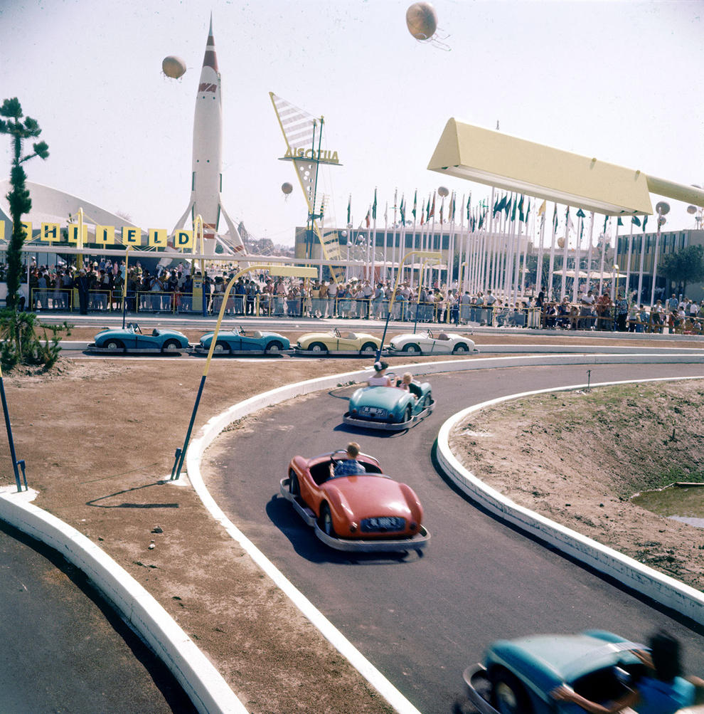 Disneyland photography in 1955 (16)