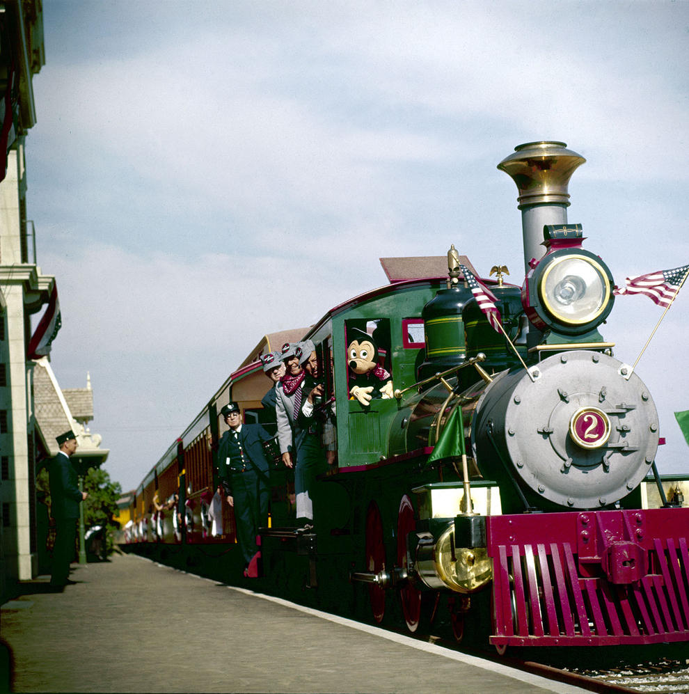 Disneyland photography in 1955 (5)