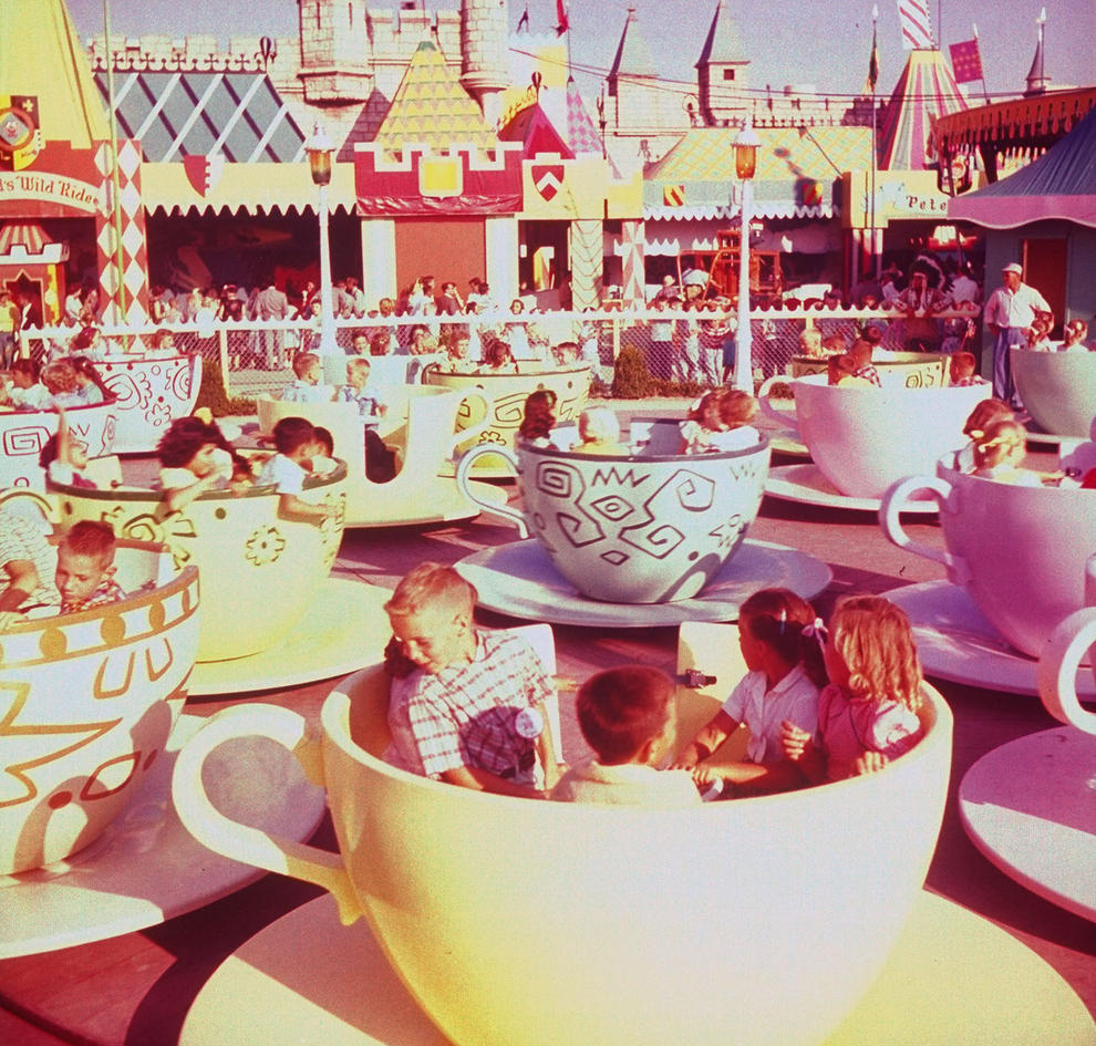 Disneyland photography in 1955 (7)