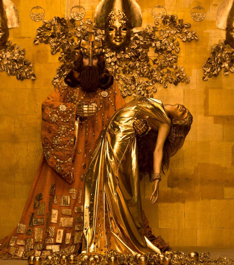 inge-prader-life-ball-gustav-klimt-paintings-2