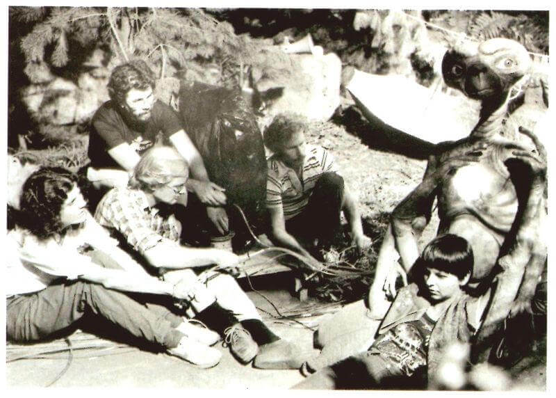 et-the-extra-terrestrial-behind-the-scenes-photo-OLDSKULL-2