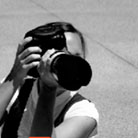Seis formas de coger la cámara para evitar fotos movidas