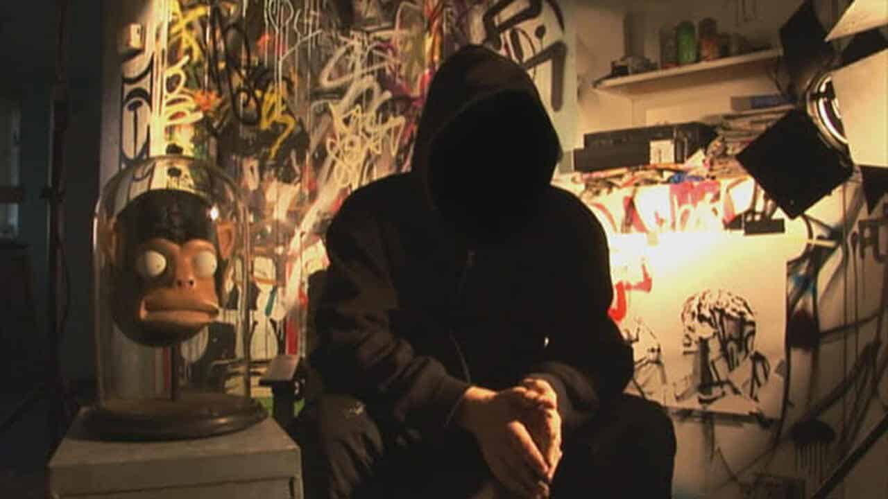 Imagen de banksy en una entrevista