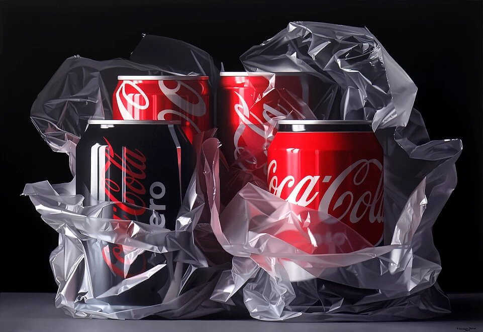 Latas de coca cola y plastico