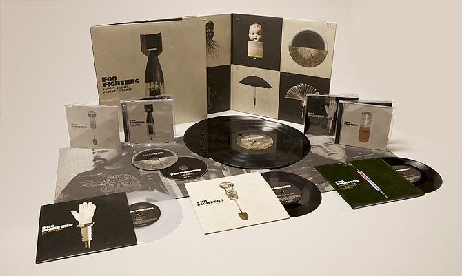 Packaging del album de foo fighters echoes, silence, patience & grace