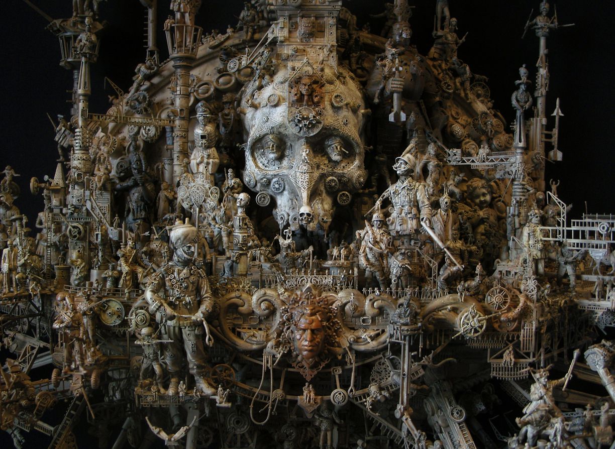 Kriss Kuksi escultura de calavera