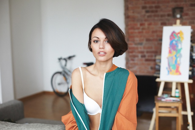 retrato de chica morena sexy de alina nikitina