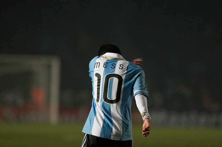 Fotografía de espaldas de Leo Messi hecha por Eliana Aponte