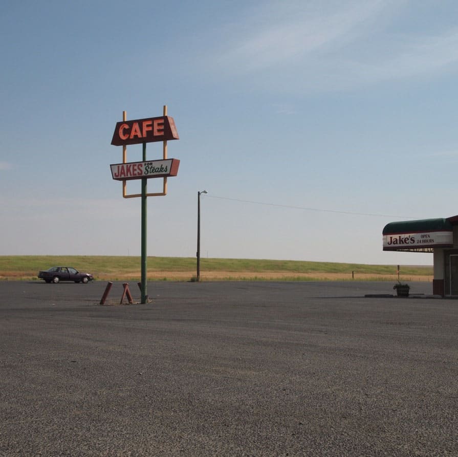 Fotografía de un motel abandpnado Hecha por Steven Brooks