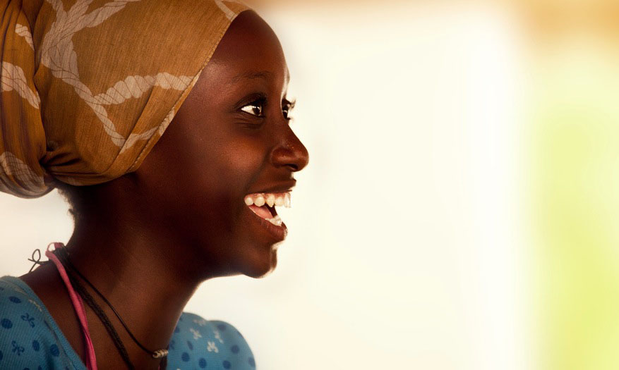 Fotografía de perfil de una mujer negra