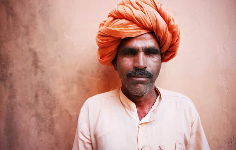 Primer plano de hombre musulman con bigote