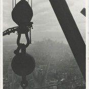 Vista aerea de nueva york desde los andamios del empire state en 1930