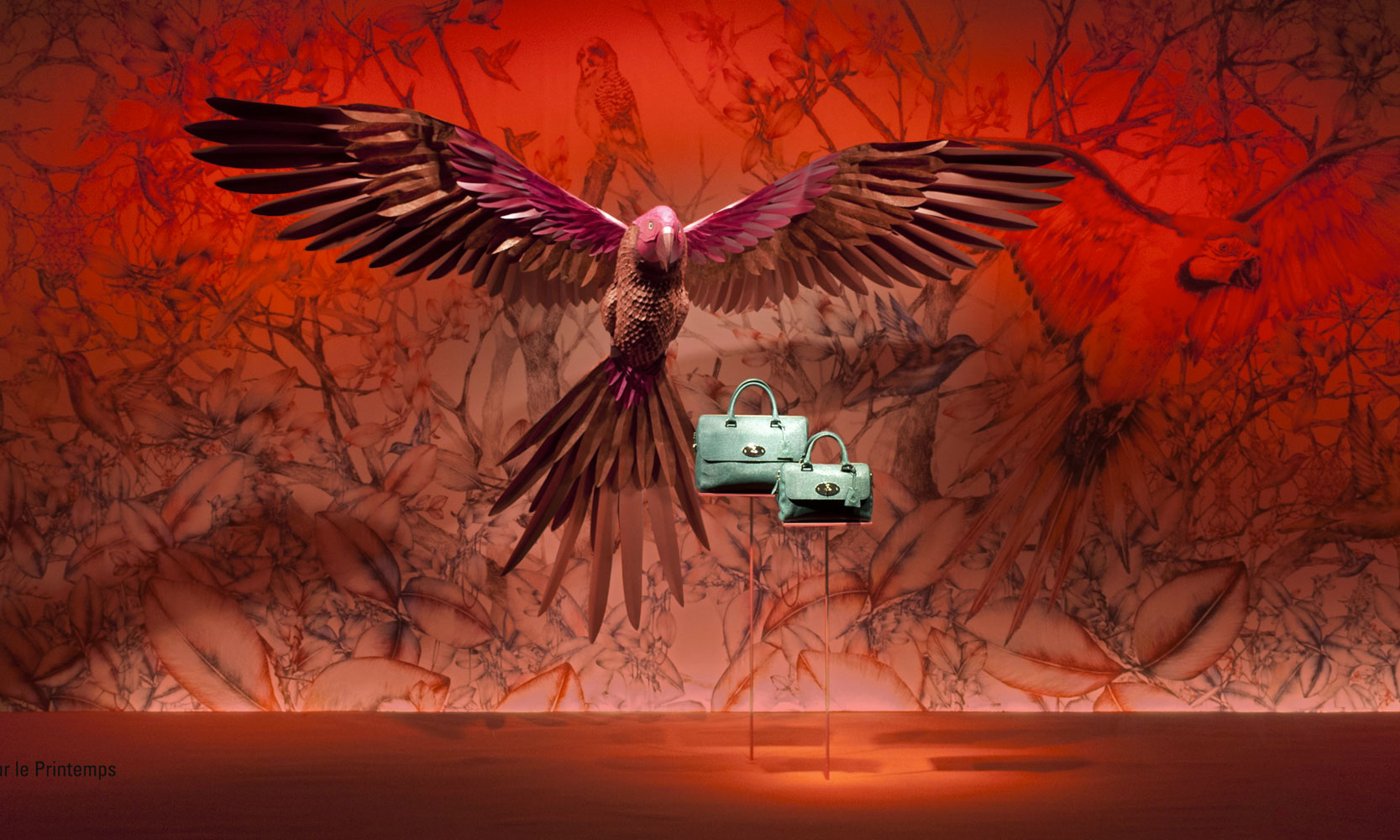 Escultura en papel de un loro rojo