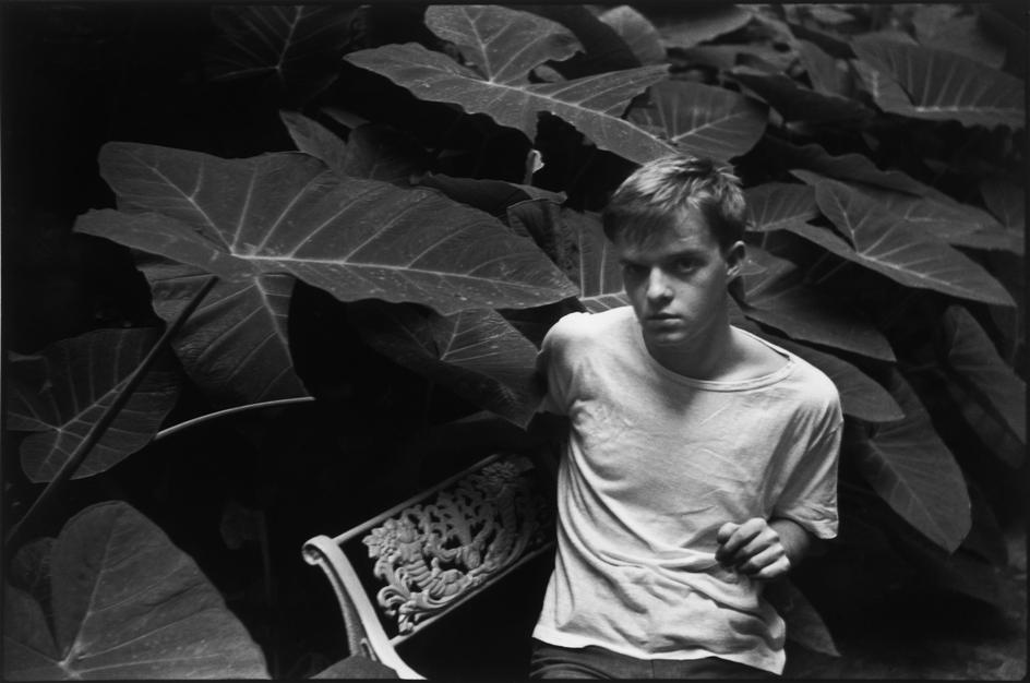 Truman capote fotografiado por HENRI CARTIER-BRESSON