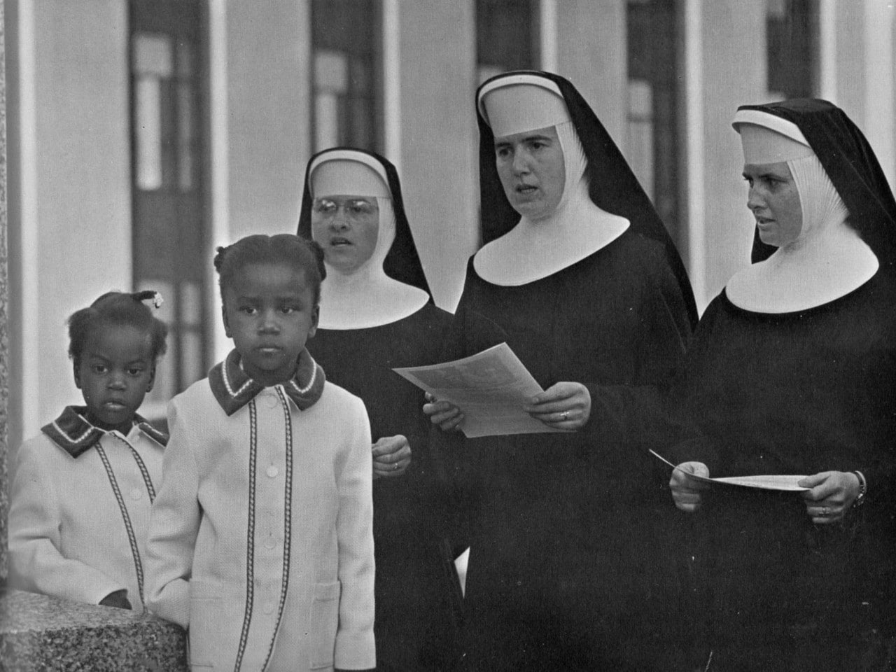 fOTOGRAFÍA DE MONJAS EN BLANCO Y NEGRO DE Jerome liebling