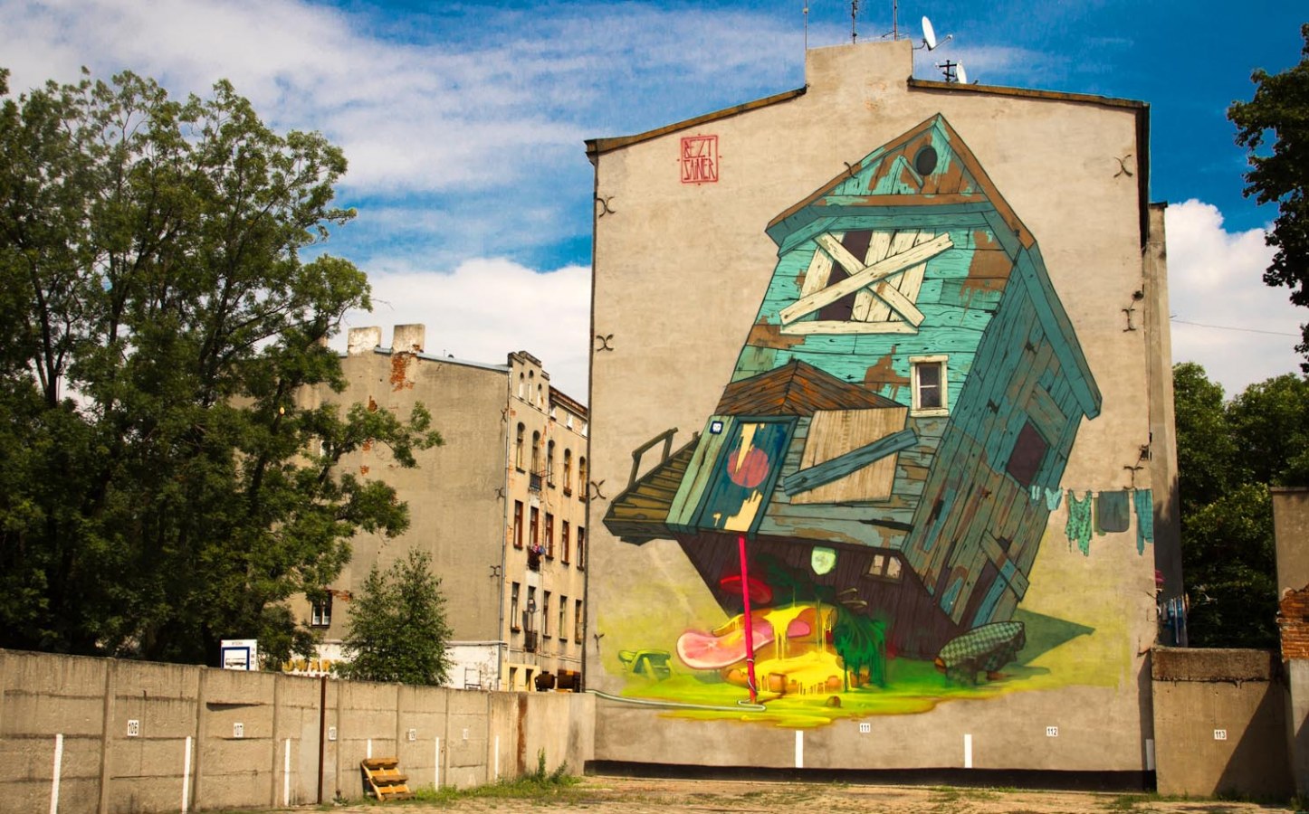 graffiti de una casa de etam cru 