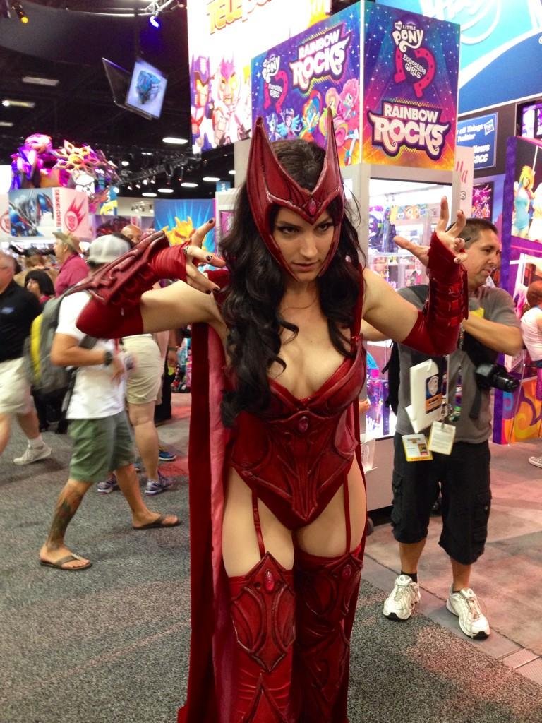comic-con cosplay la bruja escarlata
