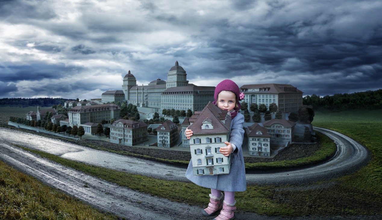 Foto montaje de niño en una ciudad
