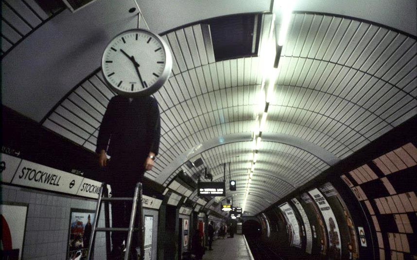 Interior de estación de Stockwell metro de londres