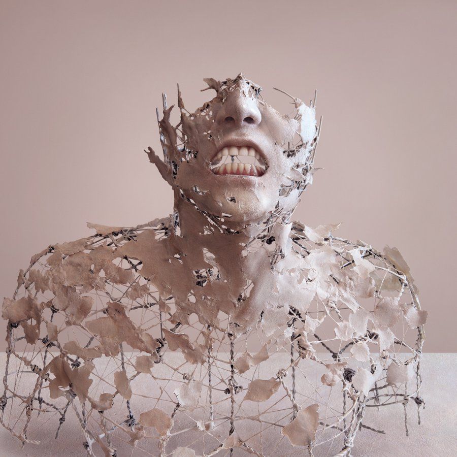 escultura de torso humano de yuichi ikehata