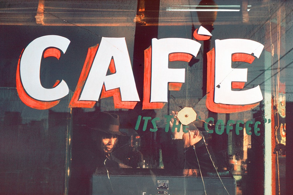Cristal con texto de café escrito 