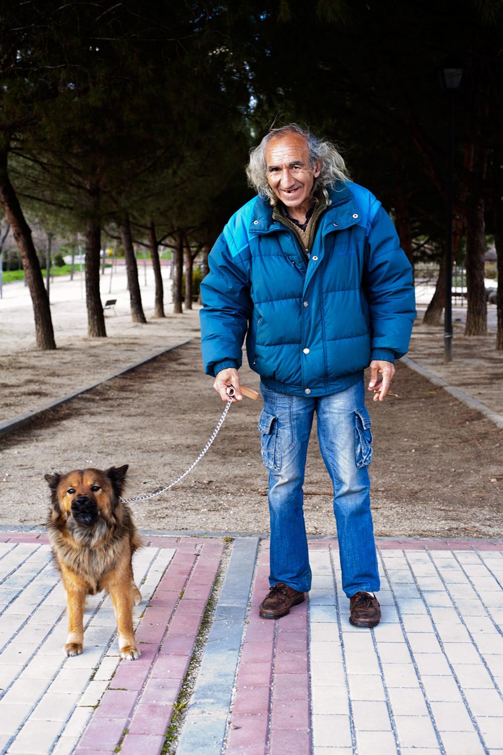 hombre con su perro