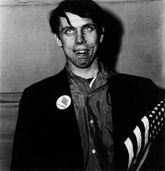 Hombre con la bandera americana