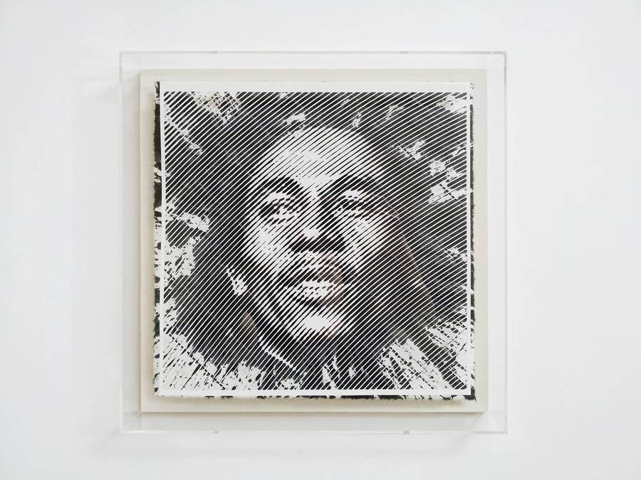 Retrato de bob marley hecho con papel cortado