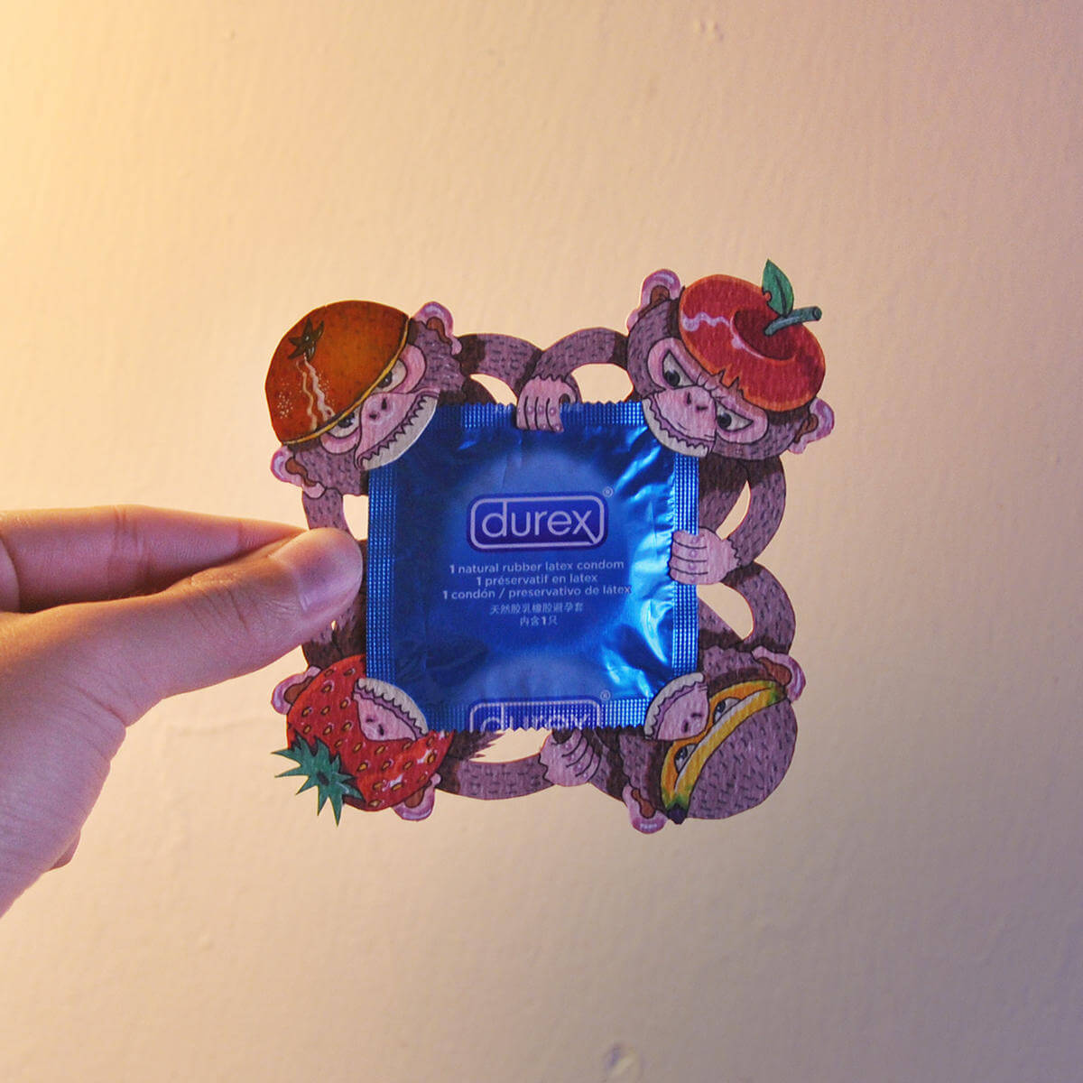 durex packaging con monos