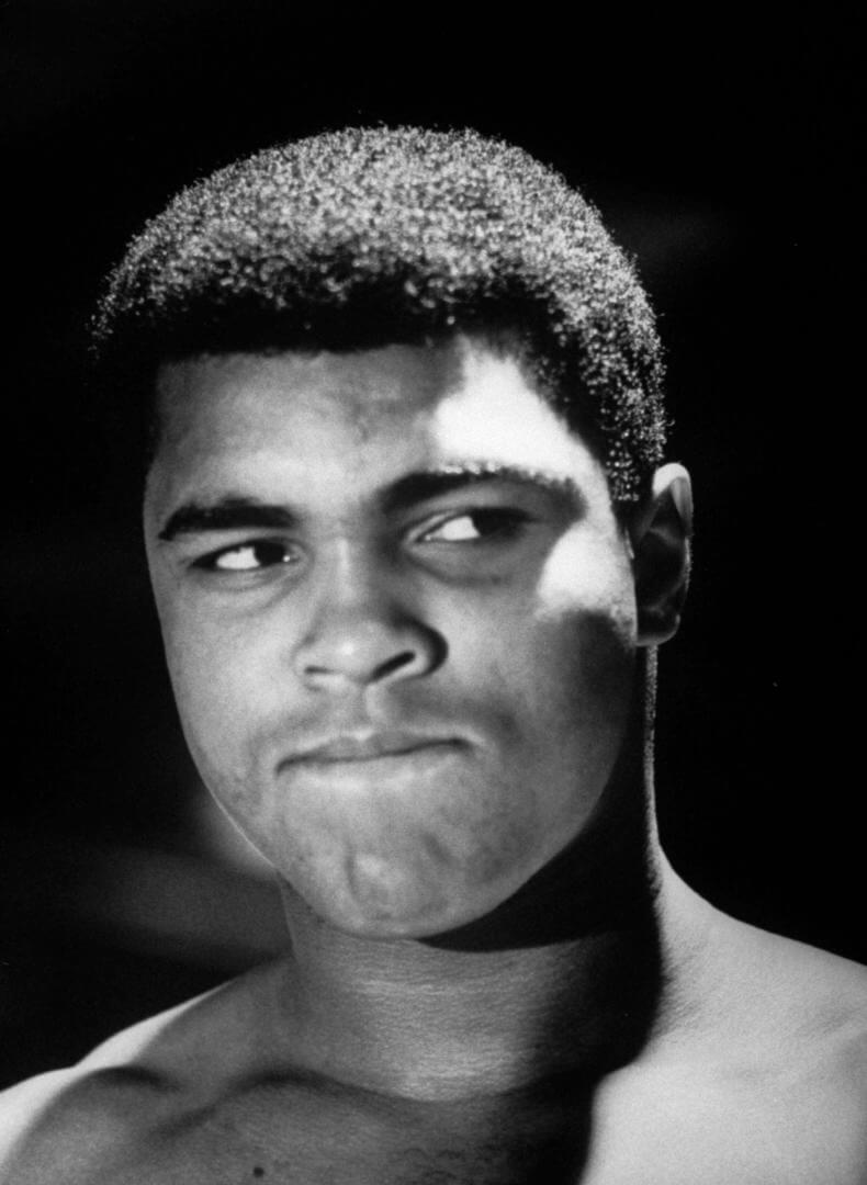 Primer plano del boxeador afro americano mohamed ali