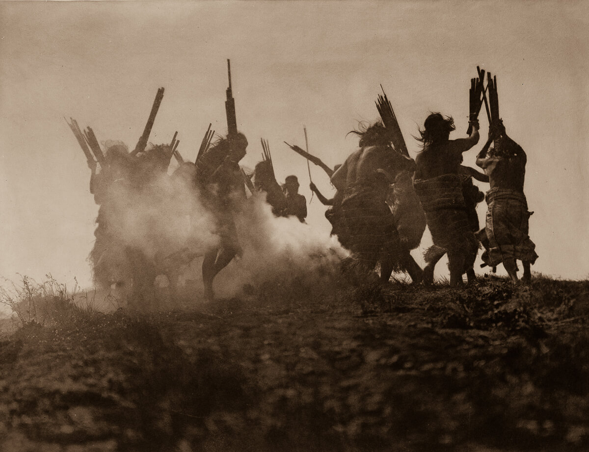 Danza del fuego de indios nativos americanos