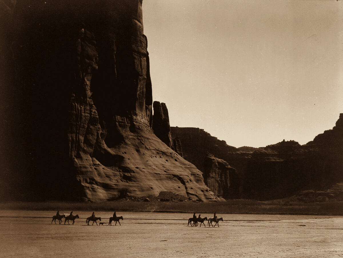 Indios americanos cabalgando