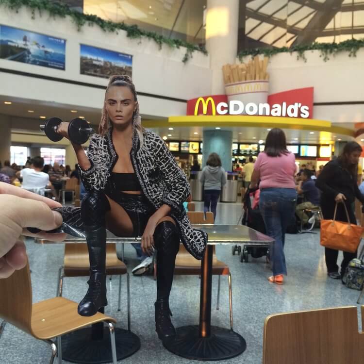 collage de chica haciendo pesas en un macdonald