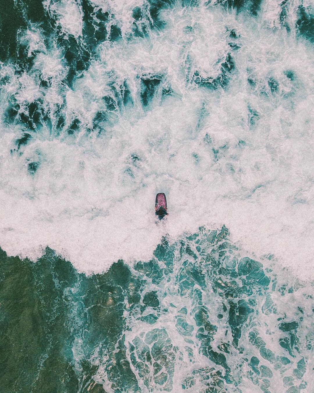 imagen aerea de surf en portugal
