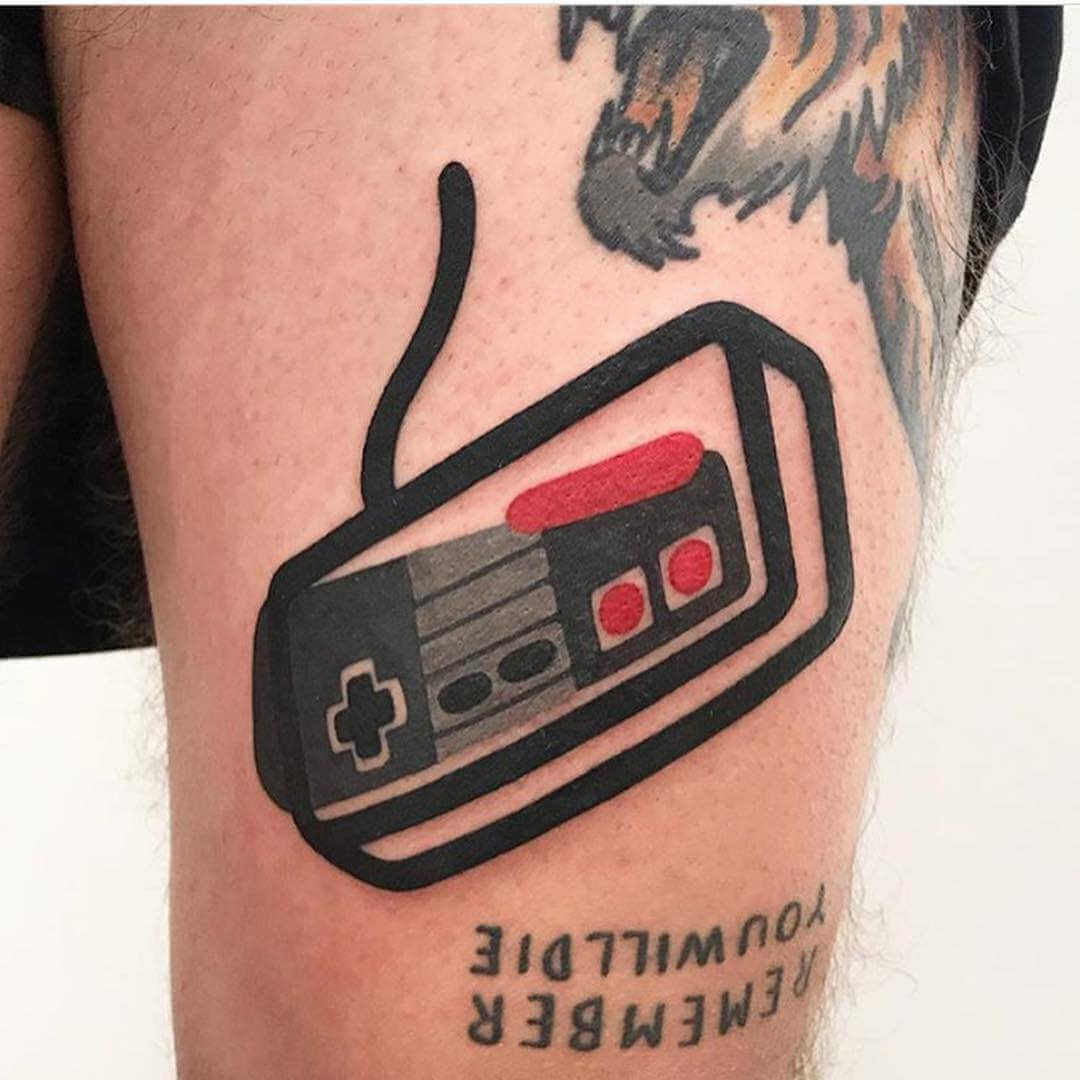tatuaje mando de nintendo nes