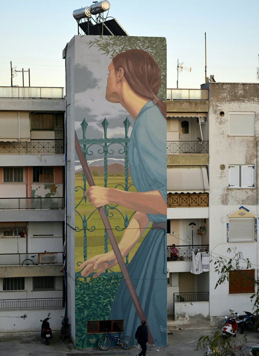 mural mujer en el campo estilo comic en graffitti