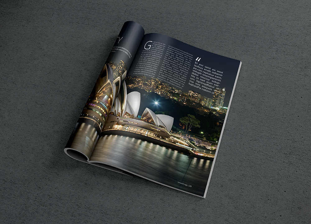 Mockup de revista doblada gratis