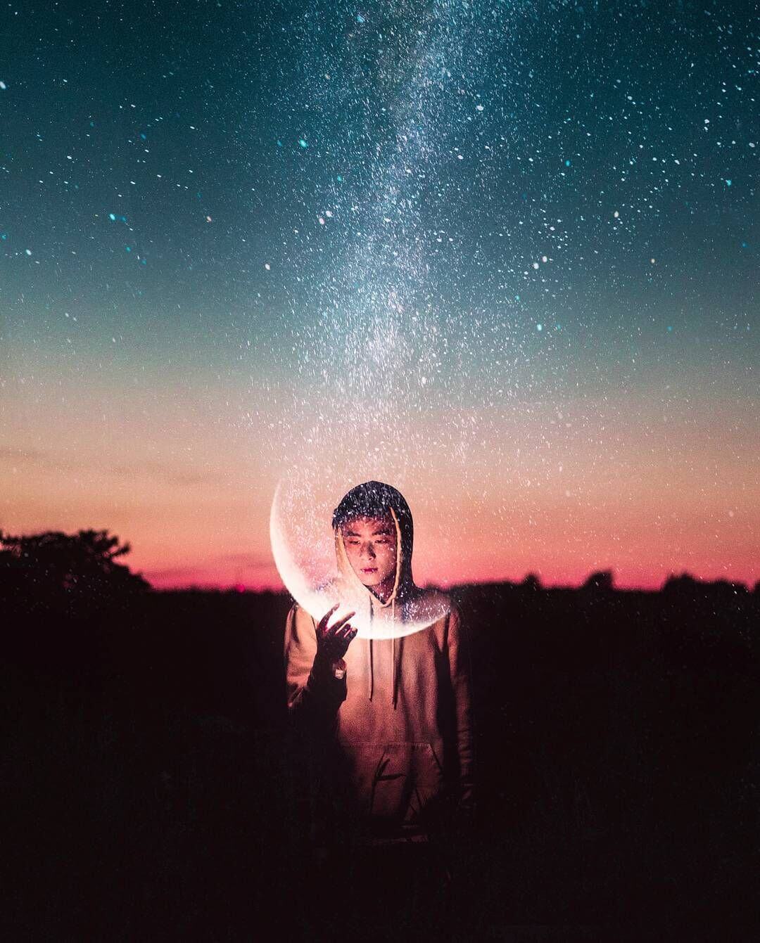 niño con la luna Ronald Ong composiicones artisticas