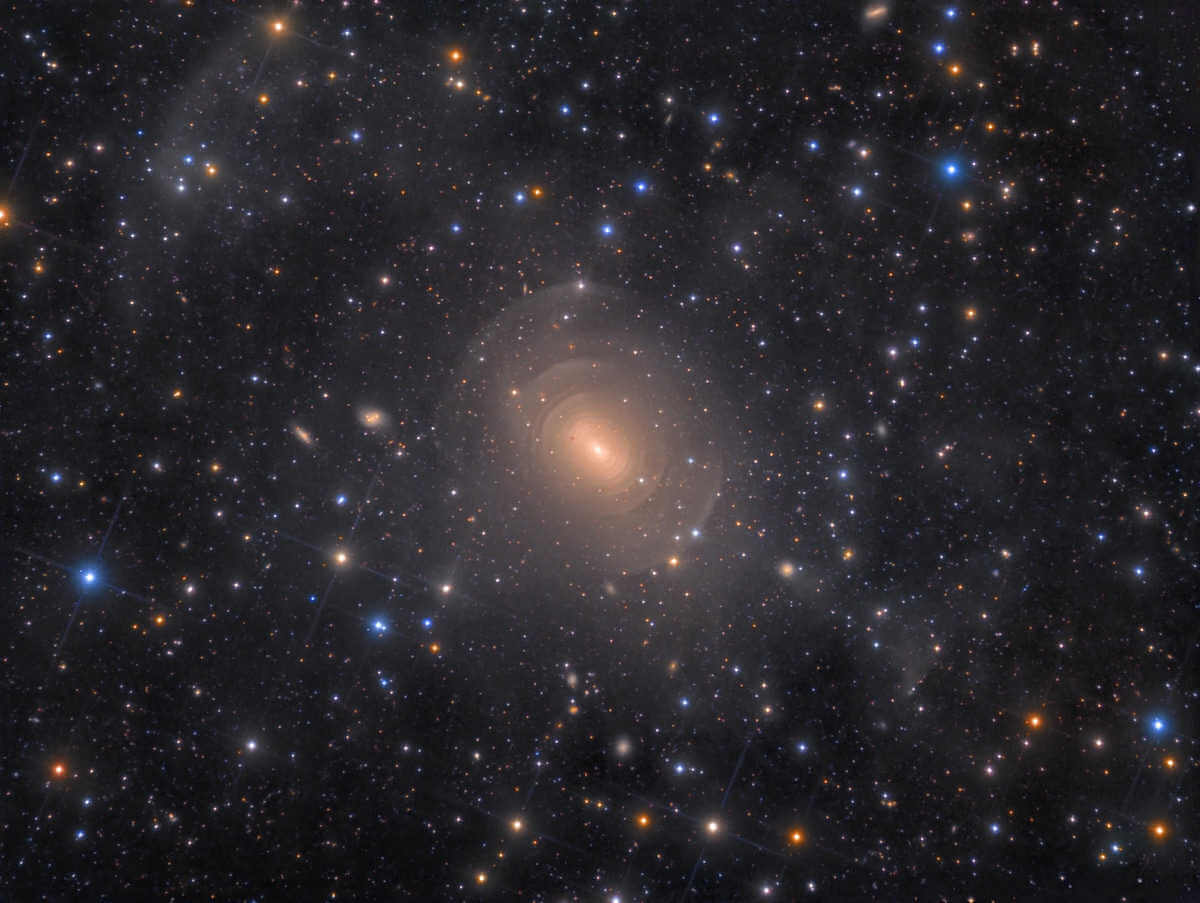 “Shells of Elliptical Galaxy NGC 3923 de Hydra” por Rolf Wahl Olsen