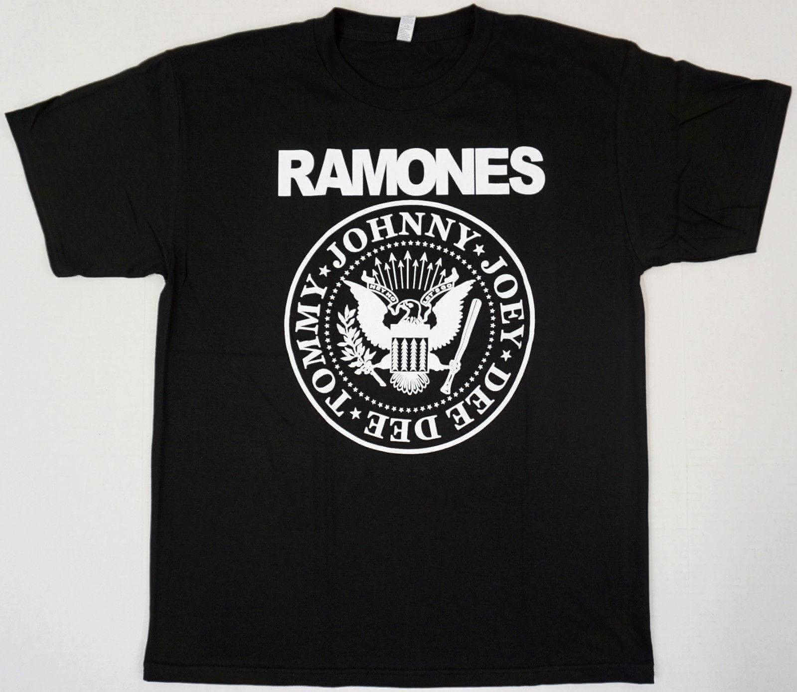 Camiseta con el logo de los ramones