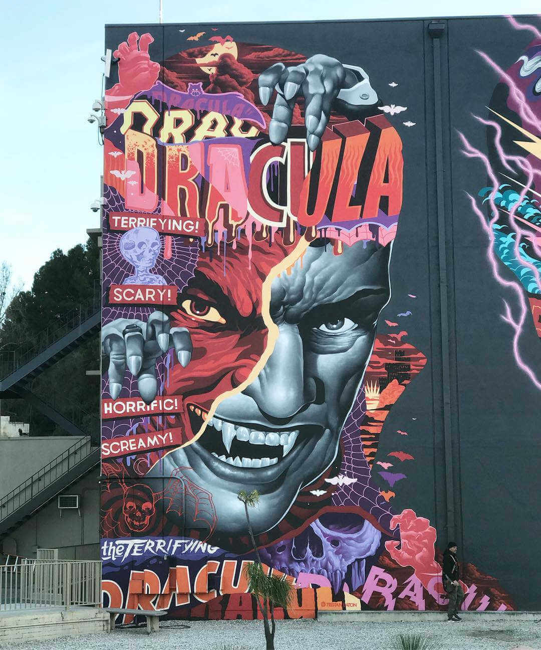 Graffiti de dracula pintado por Tristan Eaton